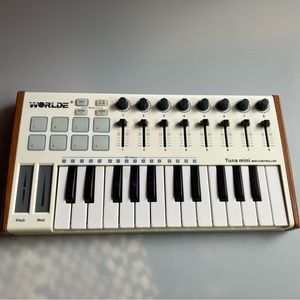 [SOLD] Worlde 25 key midi tuna keyboard